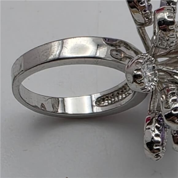 Vintage Rhodium Plated Flower Burst Cocktail Ring 8 Purple & Clear Rhinestones - Picture 5 of 9